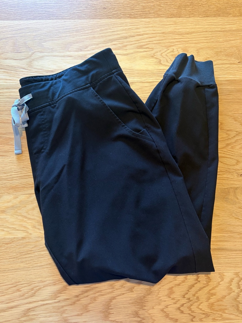 Figs Zamora Joggers in Medium petite - black